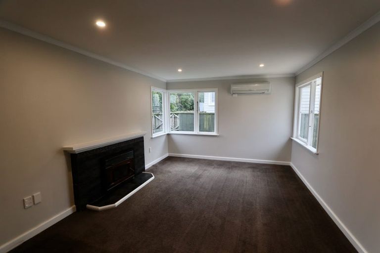 Photo of property in 15 Baylands Drive, Newlands, Wellington, 6037