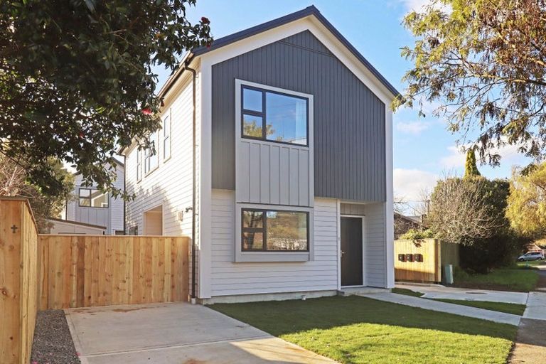 Photo of property in 1/1105 Fergusson Drive, Clouston Park, Upper Hutt, 5018