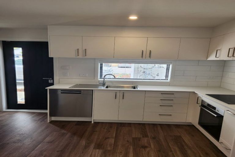 Photo of property in 12 Whakahui Lane, Mangere Bridge, Auckland, 2022