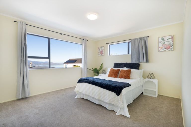 Photo of property in 43a Sunhaven Drive, Newlands, Wellington, 6037