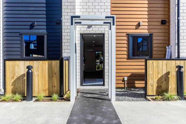 Photo of property in 5/172 Don Buck Road, Massey, Auckland, 0614