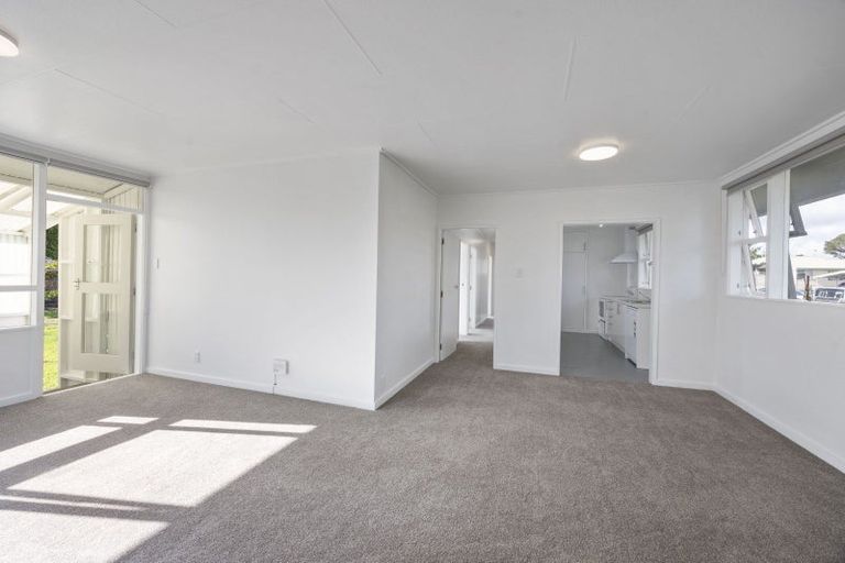 Photo of property in 6 Calgher Avenue, Waitara, 4320