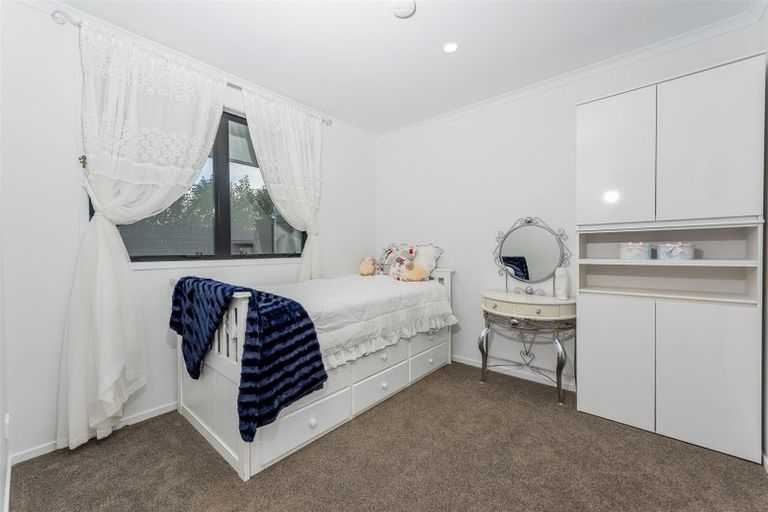 Photo of property in 2 Mayfly Lane, Hobsonville, Auckland, 0616