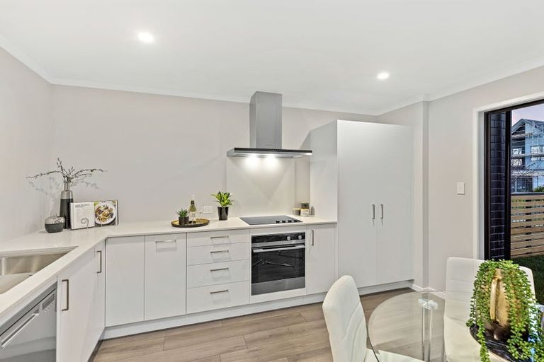 Photo of property in 76 Papatupu Way, Kumeu, 0810