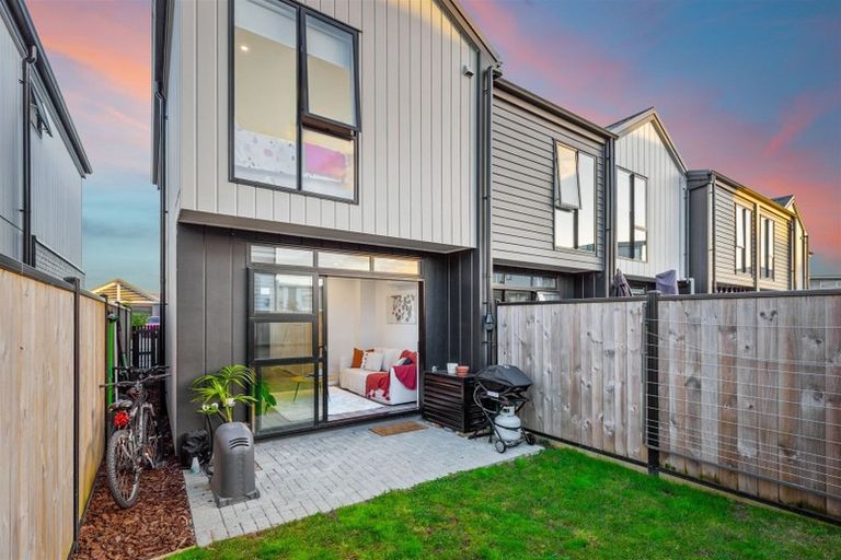 Photo of property in 35 Treloar Crescent, Hobsonville, Auckland, 0616