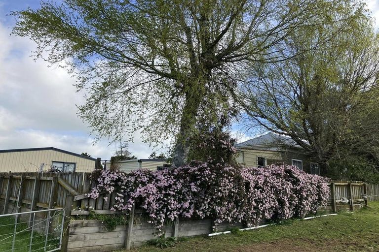Photo of property in 92 Collingwood Street, Eltham, 4322