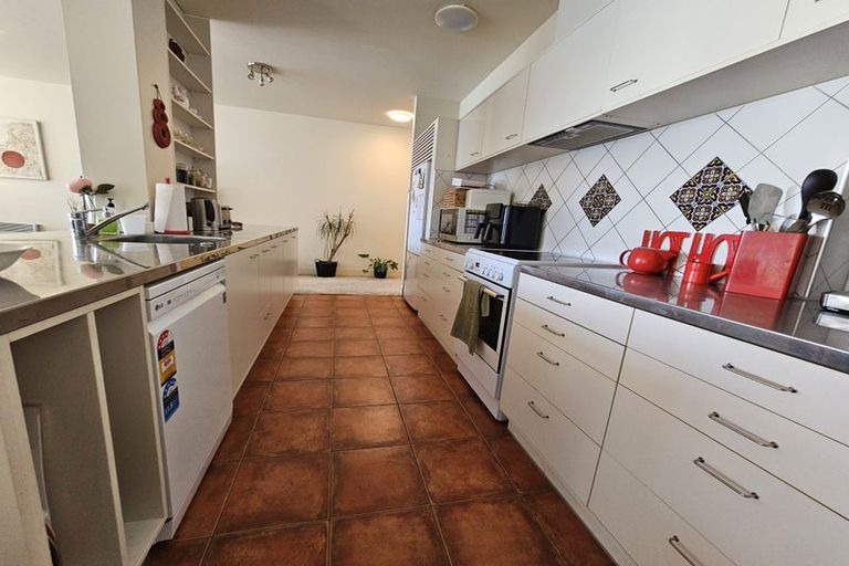 Photo of property in 222 Oriental Parade, Oriental Bay, Wellington, 6011