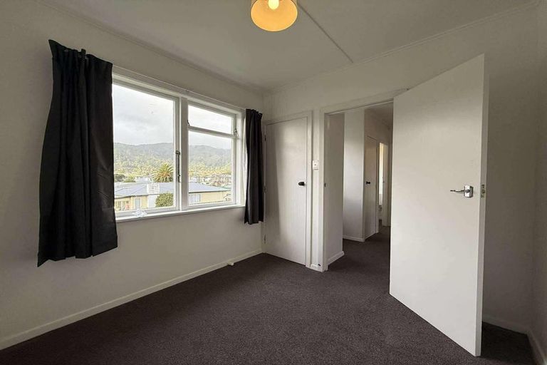 Photo of property in 9 Wainhouse Street, Stokes Valley, Lower Hutt, 5019