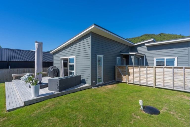 Photo of property in 4 Mahia Lane, Waikanae, 5036