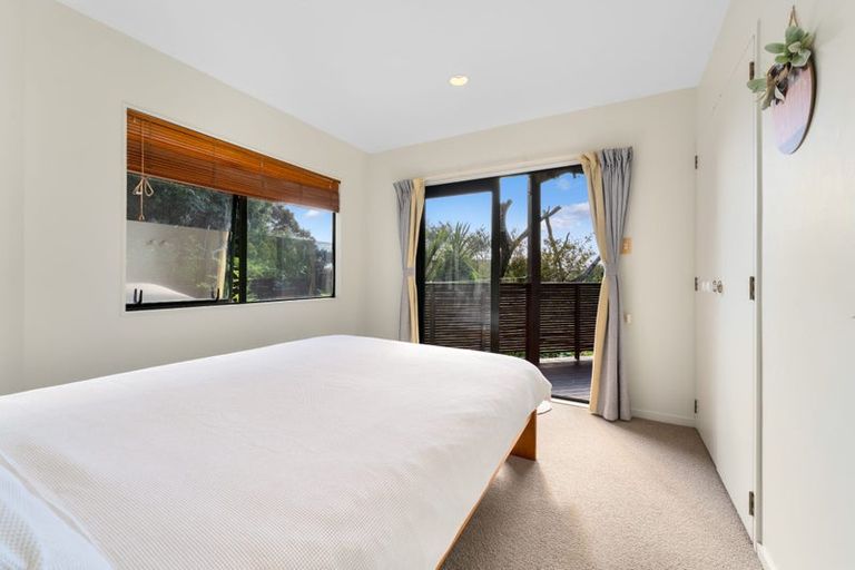 Photo of property in 43b Island Bay Road, Beach Haven, Auckland, 0626