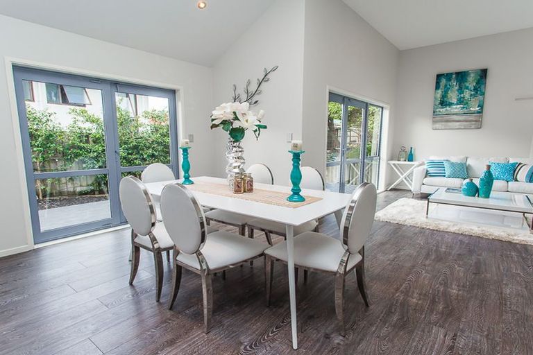 Photo of property in 1b Lynwood Road, New Lynn, Auckland, 0600