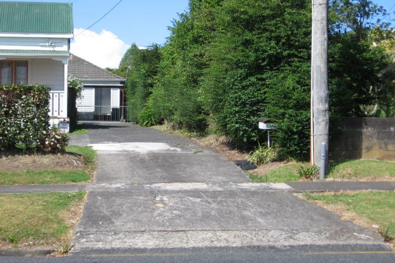 Photo of property in 134 Hutchinson Avenue, New Lynn, Auckland, 0600