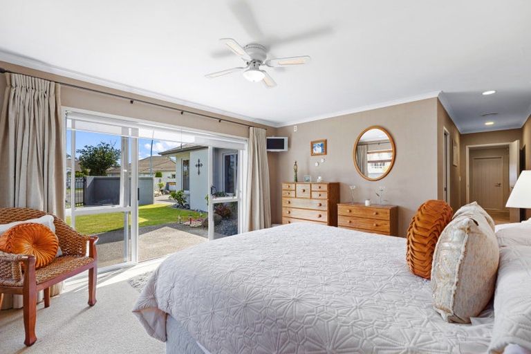 Photo of property in 1 Saratoga Court, Papamoa Beach, Papamoa, 3118