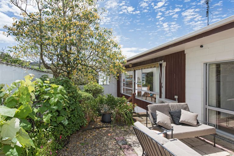 Photo of property in 1/22 Valley Road, Browns Bay, Auckland, 0630