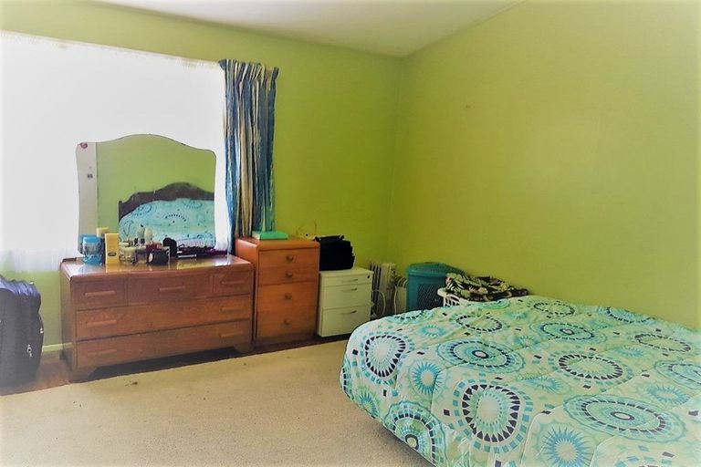 Photo of property in 34a-d Cornwall Crescent, Cannons Creek, Porirua, 5024
