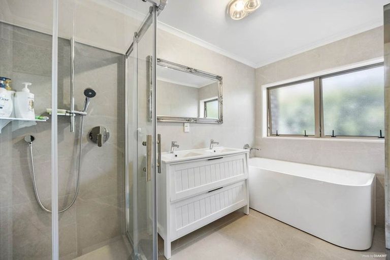 Photo of property in 31 Maghera Drive, East Tamaki Heights, Auckland, 2016