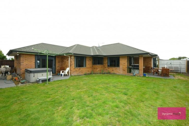 Photo of property in 111 Inwoods Close, Parklands, Christchurch, 8083
