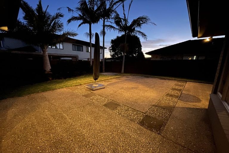Photo of property in 5 Alvre Place, Flat Bush, Auckland, 2016