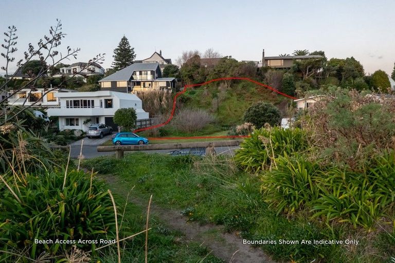 Photo of property in 19 Groves Road, Raumati Beach, Paraparaumu, 5032