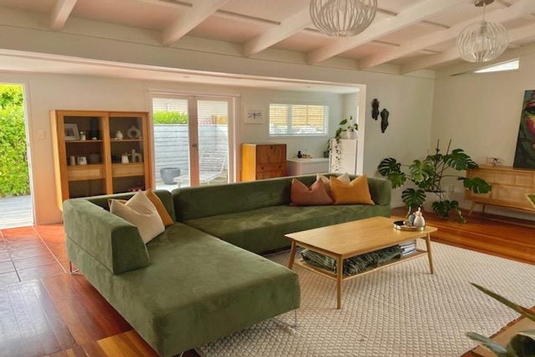 Photo of property in 1/47 Selwyn Crescent, Forrest Hill, Auckland, 0620