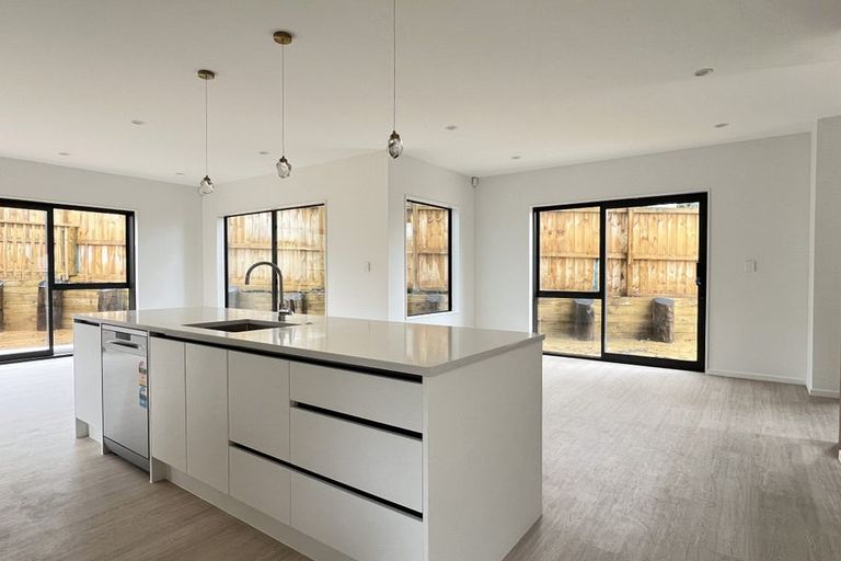 Photo of property in 105e Bond Crescent, Forrest Hill, Auckland, 0620