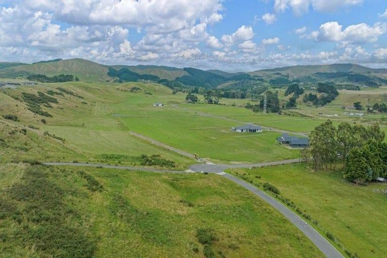 Photo of property in 23 Tuscany Way, Fitzherbert, 4410