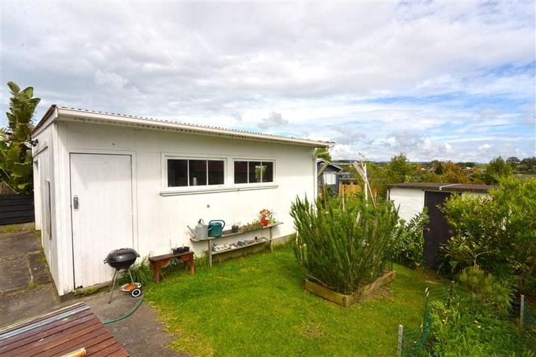 Photo of property in 20 Craigbank Avenue, New Lynn, Auckland, 0600