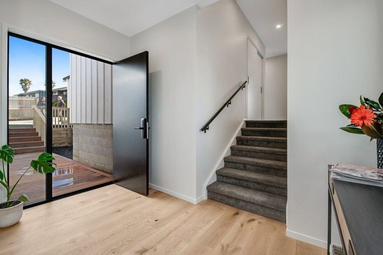 Photo of property in 4d Forlong Rise, Helensville, 0800