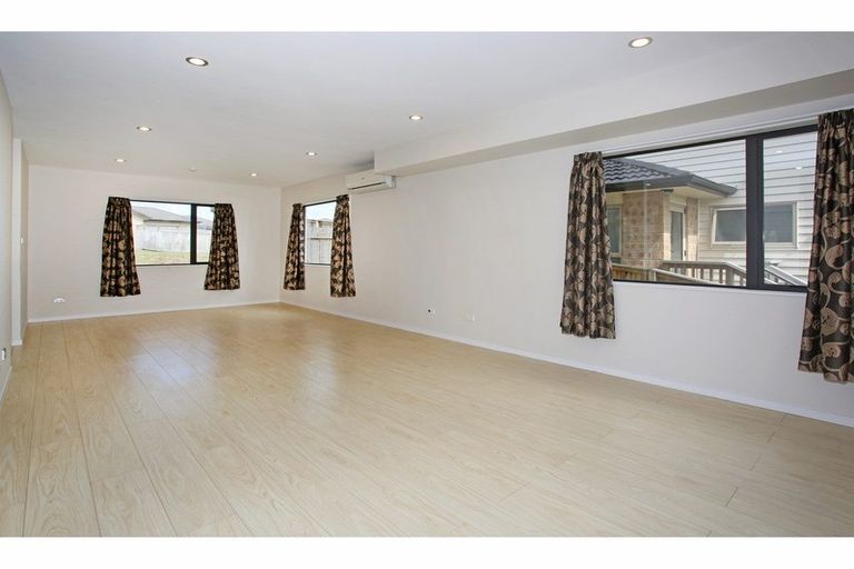 Photo of property in 12 Kokako Rise, Papakura, 2110