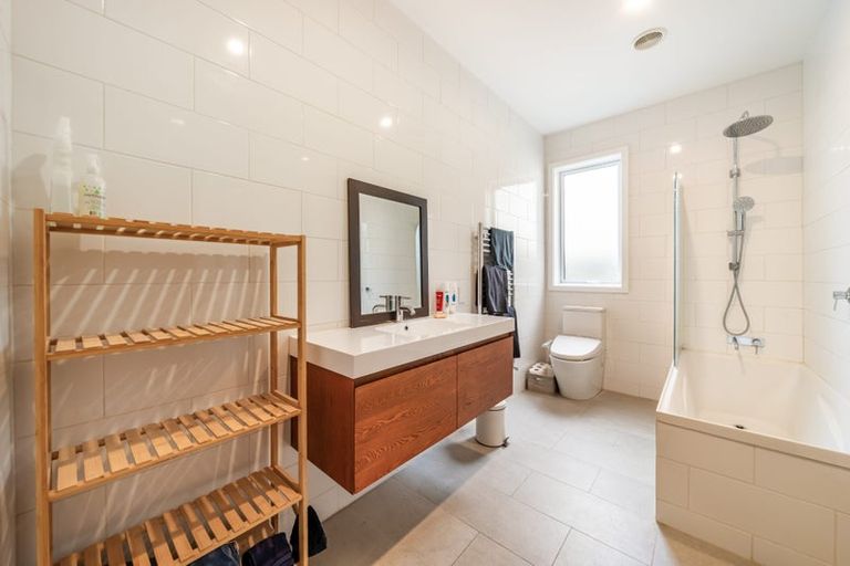 Photo of property in 141 Breaker Bay Road, Breaker Bay, Wellington, 6022