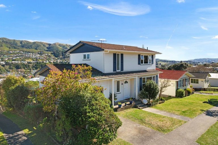 Photo of property in 12 Lupin Terrace, Tawa, Wellington, 5028