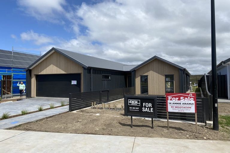 Photo of property in 14 Annie Aranui Drive, Poraiti, 4182