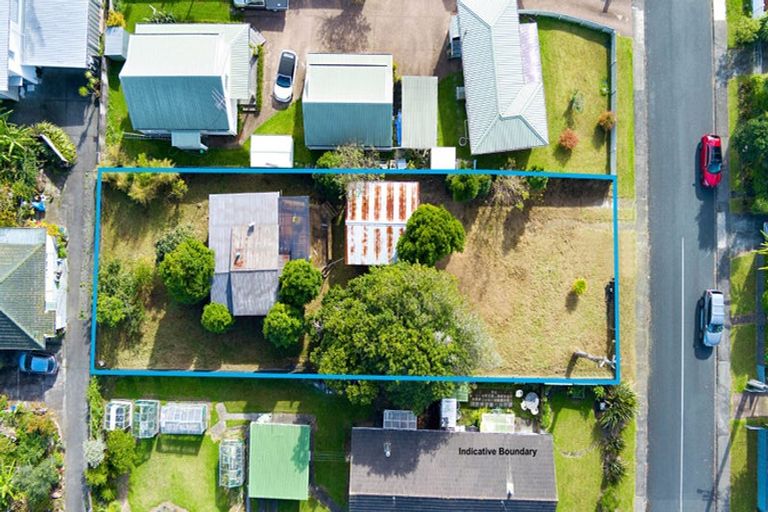 Photo of property in 4 Dawnhaven Drive, Te Atatu Peninsula, Auckland, 0610