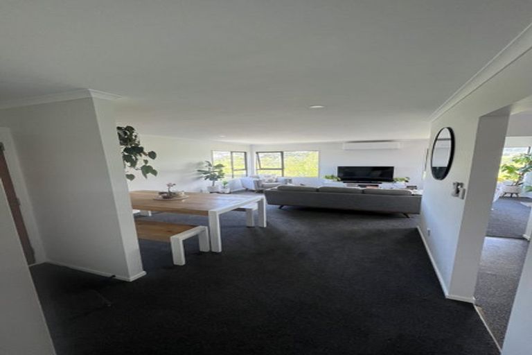 Photo of property in 10 Albatross Close, Whitby, Porirua, 5024