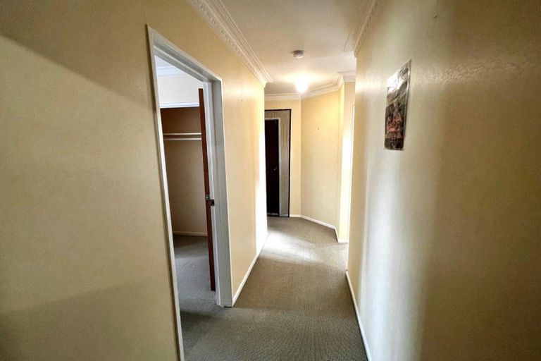 Photo of property in 15 Tabak Crescent, Takaro, Palmerston North, 4412