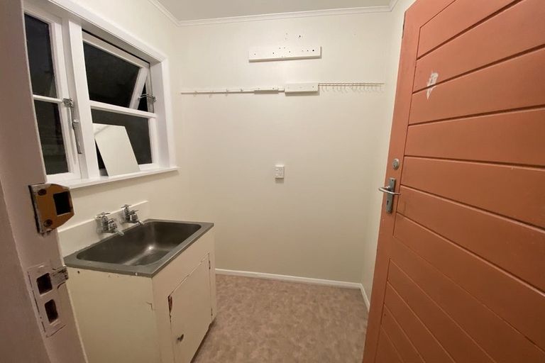 Photo of property in 158f1 Newlands Road, Newlands, Wellington, 6037