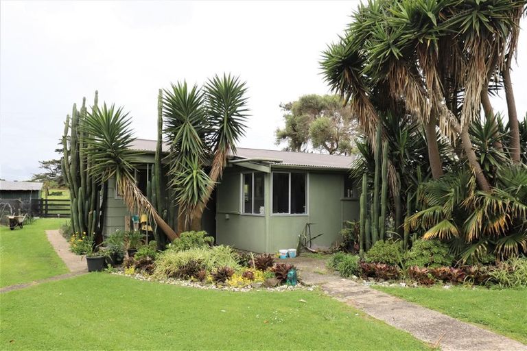 Photo of property in 431 Rehutai Road, Baylys Beach, Dargaville, 0377
