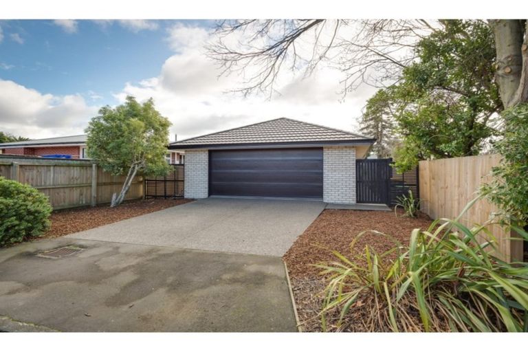 Photo of property in 32 Edgeware Road, St Albans, Christchurch, 8014