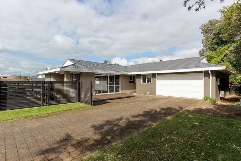 Photo of property in 5 Caledonia Place, Highlands Park, New Plymouth, 4312
