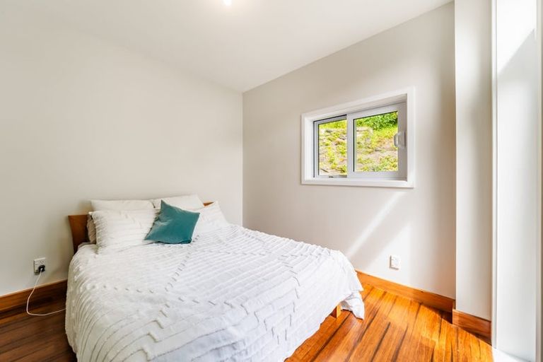 Photo of property in 141 Breaker Bay Road, Breaker Bay, Wellington, 6022