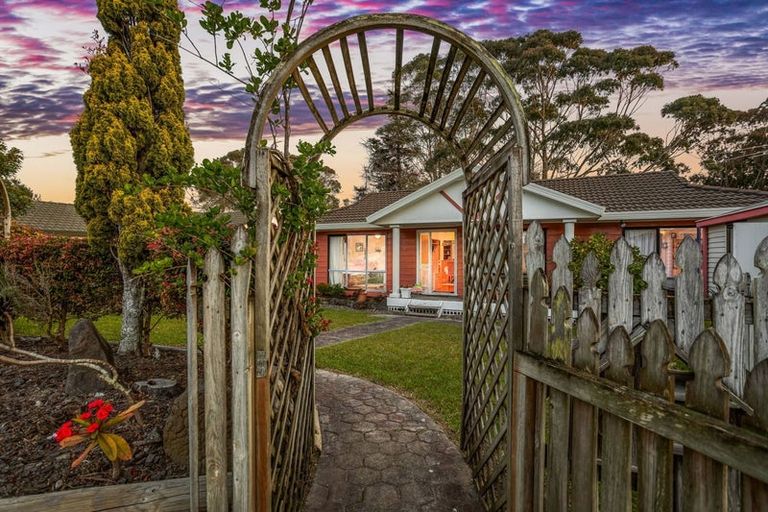 Photo of property in 101 West Harbour Drive, West Harbour, Auckland, 0618