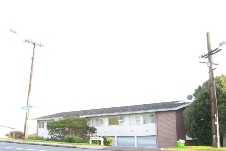 Photo of property in 2/26 Mellons Bay Road, Howick, Auckland, 2014