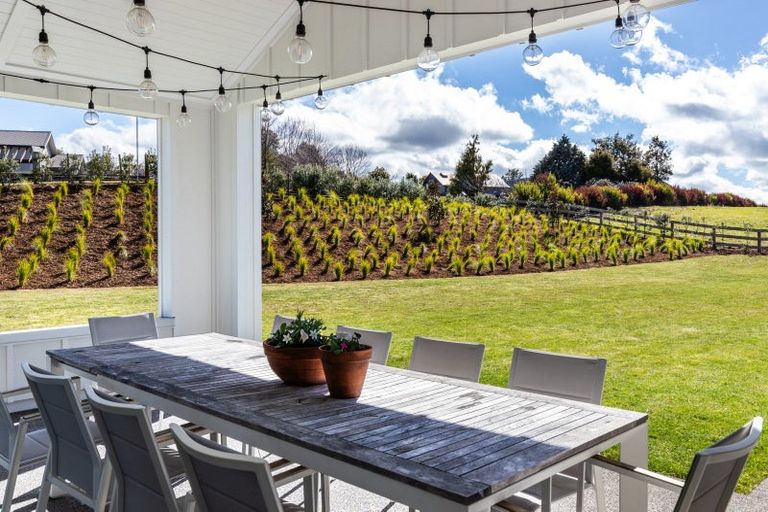 Photo of property in 5 Lens Way, Acacia Bay, Taupo, 3385