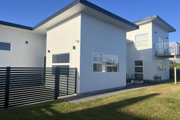 Photo of property in 3 Trysail Place, Whitby, Porirua, 5024