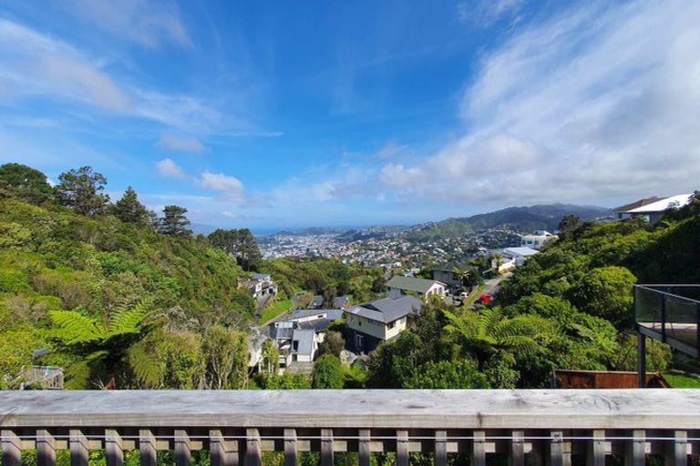 Photo of property in 10 Middlesex Place, Northland, Wellington, 6012