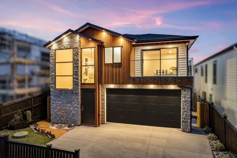 Photo of property in 14 Pakirikiri Street, Long Bay, 0630