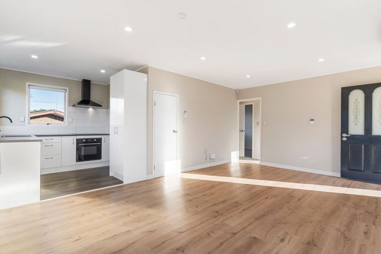 Photo of property in 1/4 Clyma Place, Massey, Auckland, 0614