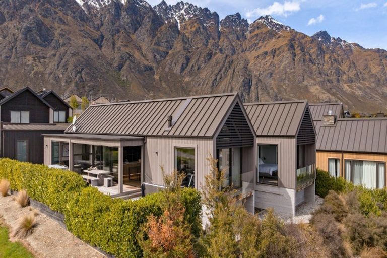 Photo of property in 17 Falconer Rise, Jacks Point, Queenstown, 9371