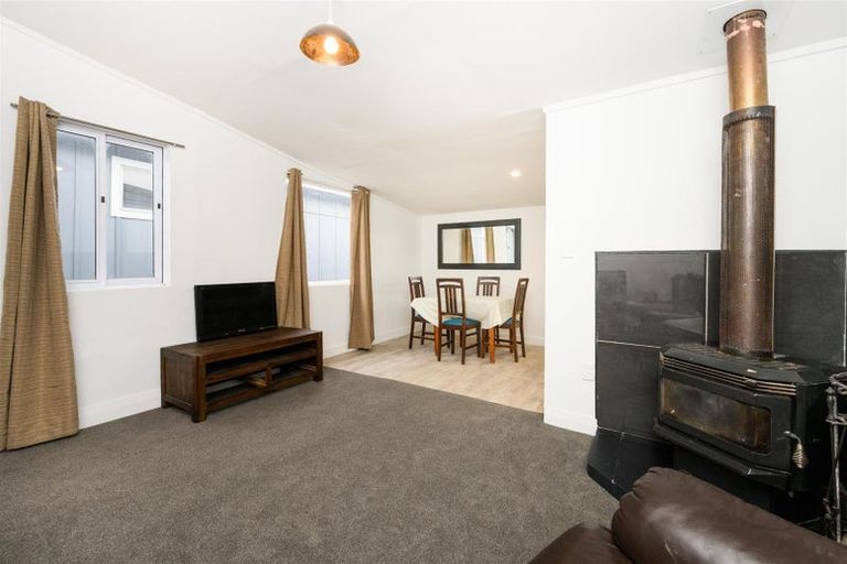 Photo of property in 140 Broadway, Marton, 4710