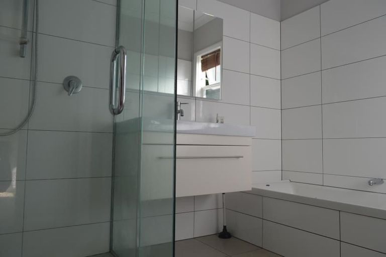 Photo of property in 15 Horokiwi Road West, Newlands, Wellington, 6037